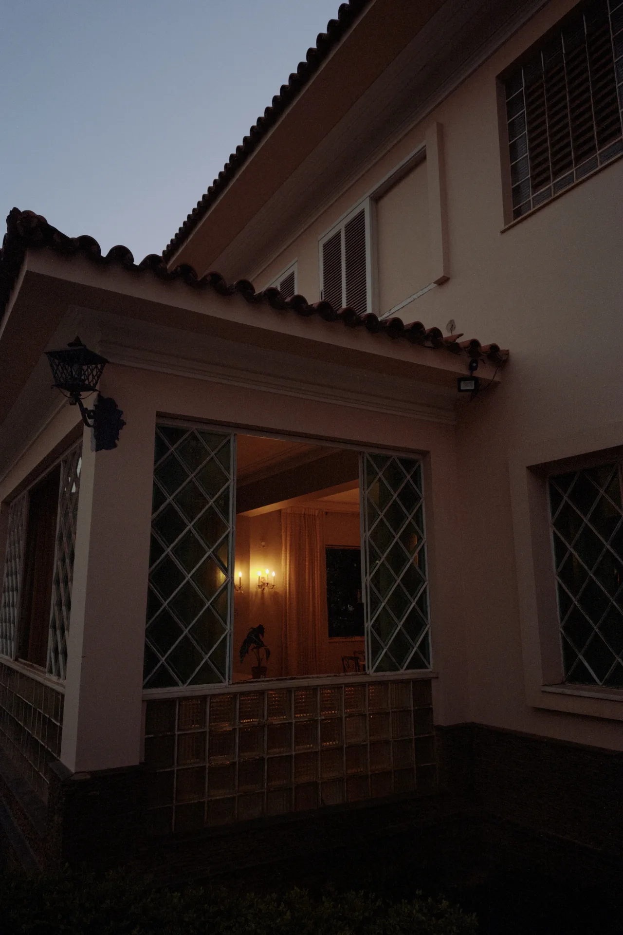 Clínica SANVIT em Três Pontas, MG, ao entardecer